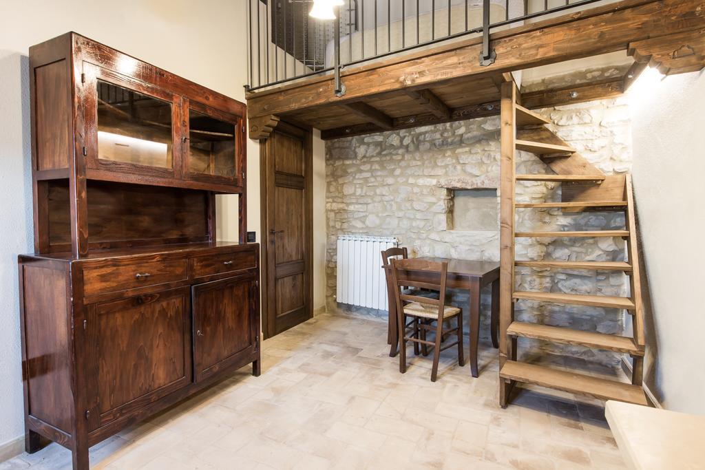 Domus In Castro Bed and Breakfast Montecchio  Δωμάτιο φωτογραφία
