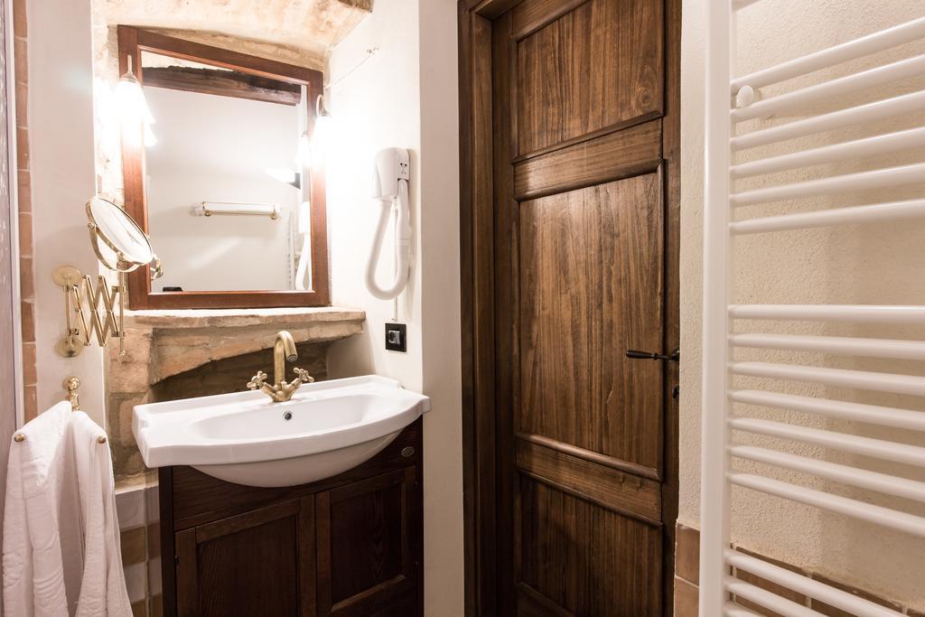 Domus In Castro Bed and Breakfast Montecchio  Δωμάτιο φωτογραφία